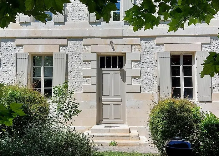 Maison De Charme Saint-Georges-des-Agoûts